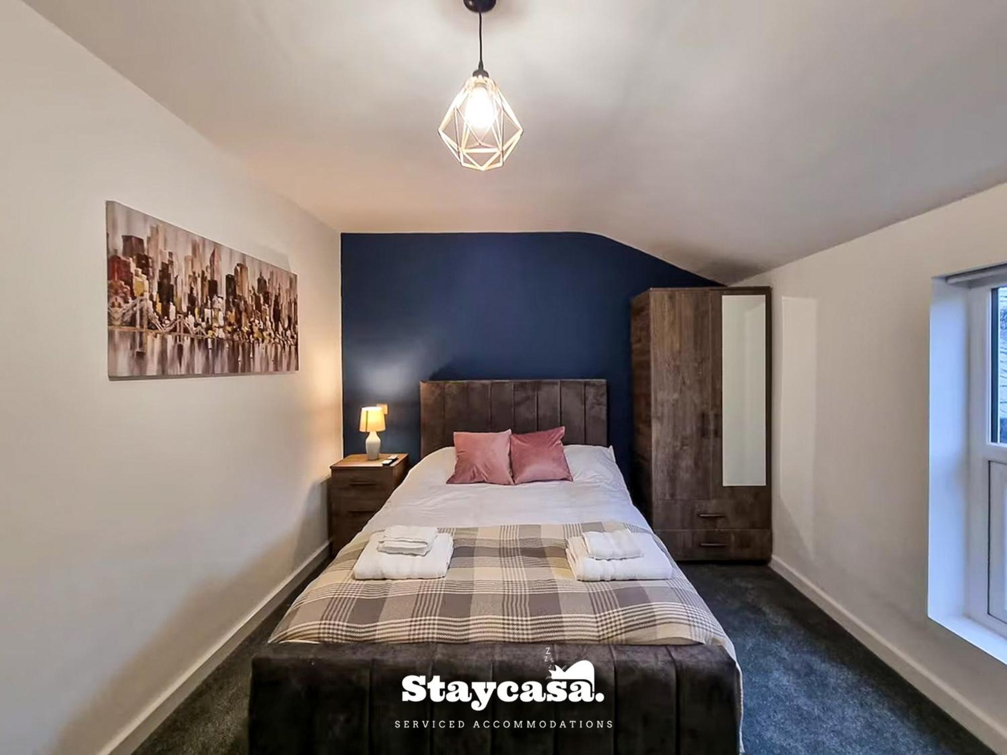 Delightful Spacious Haven With Large Driveway マンチェスター エクステリア 写真