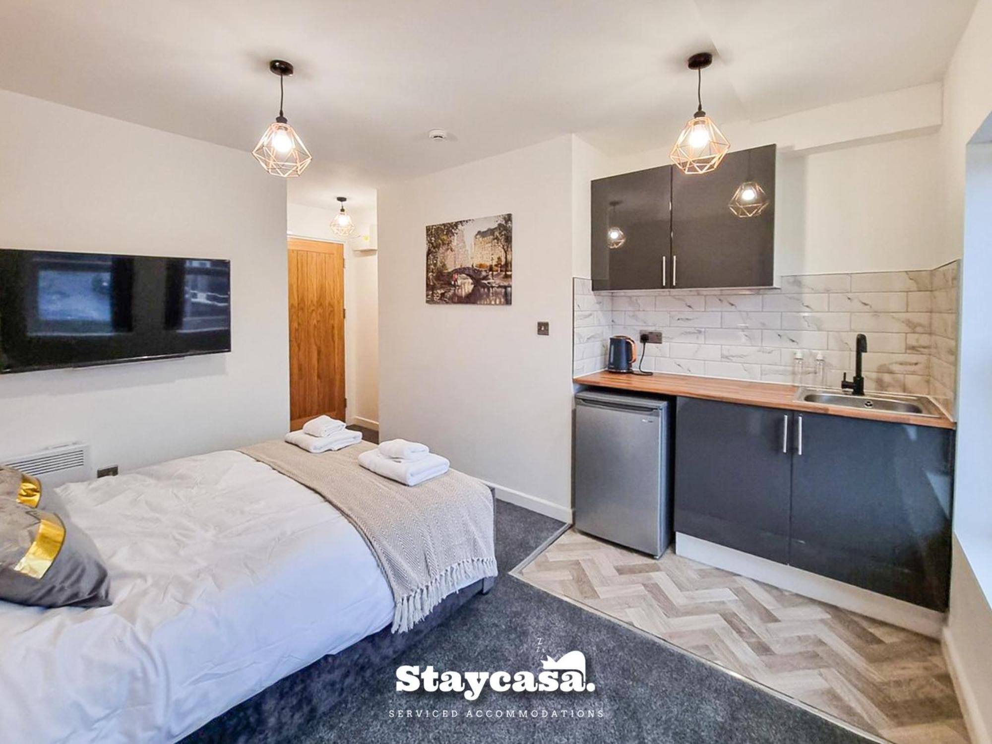 Delightful Spacious Haven With Large Driveway マンチェスター エクステリア 写真