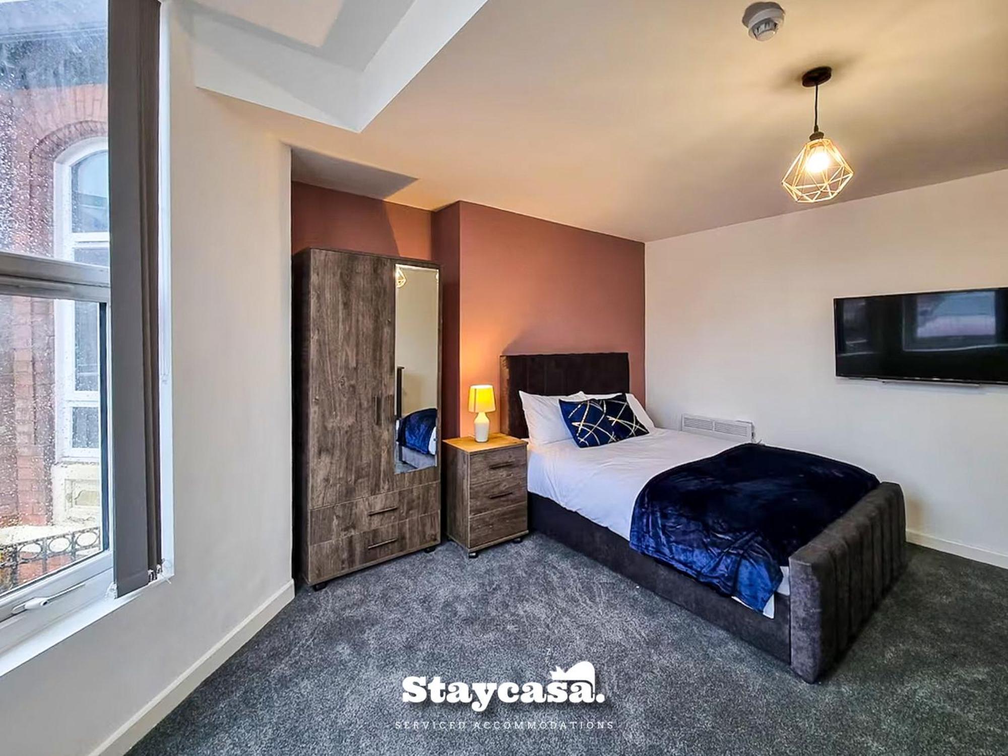 Delightful Spacious Haven With Large Driveway マンチェスター エクステリア 写真